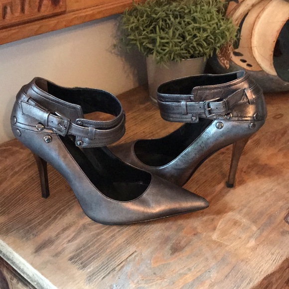 Heels - Picture 3 of 5